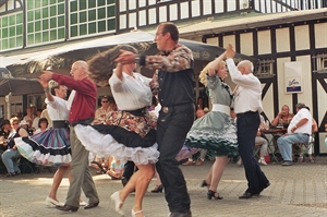 Square Dancing Day - how do you square dance?