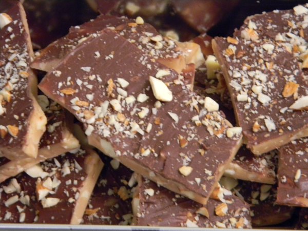 Brandy's Creations: Chocolate Almond Toffee