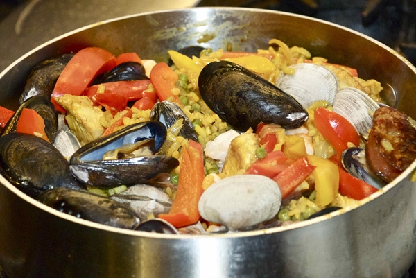 Can anybody tell me about the origin of the spanish paella? I really need it by tonite!?