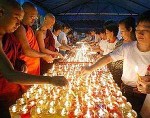 How do people celebrate Buddha day?
