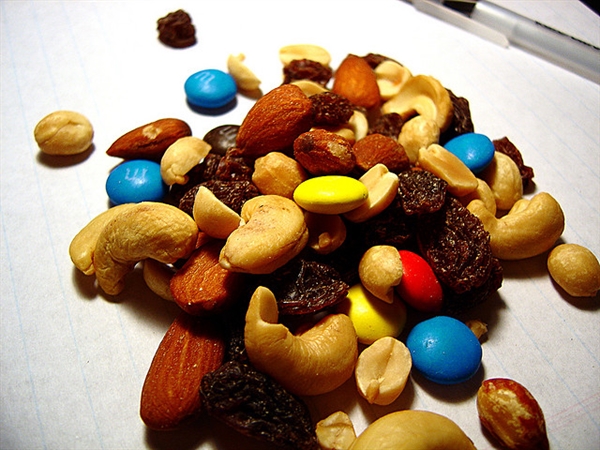 what do i put in trail mix ?