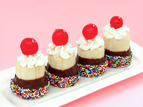 does anyone have a recipe for a good banana split cake?