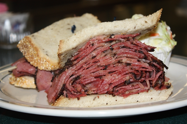 How to make hot pastrami sandwich?